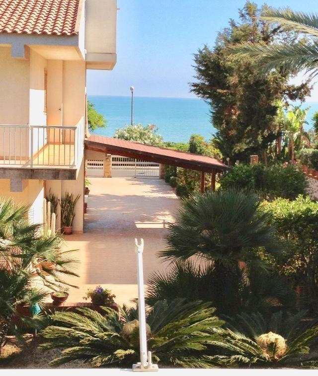Beachfront Rooms Marina Di Ragusa Exteriör bild