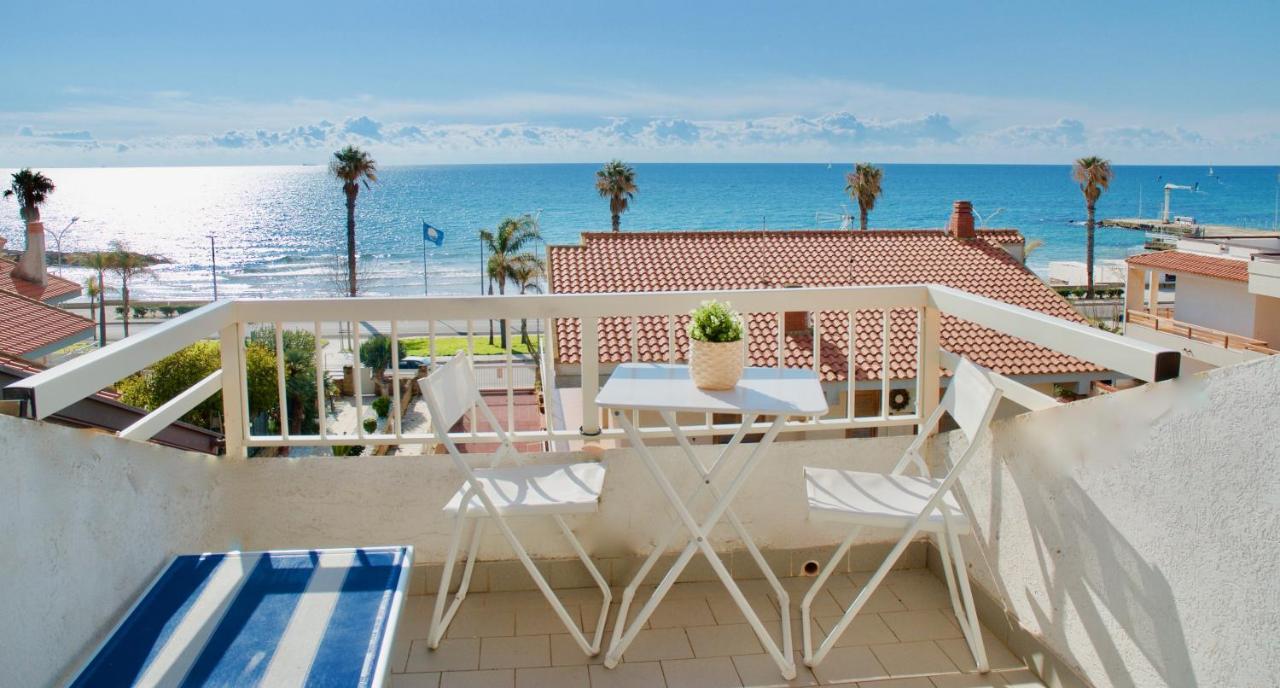 Beachfront Rooms Marina Di Ragusa Exteriör bild