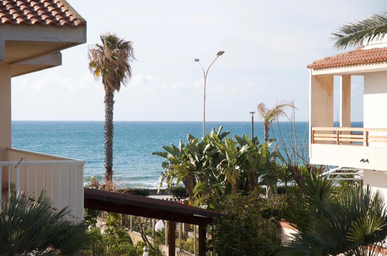 Beachfront Rooms Marina Di Ragusa Exteriör bild